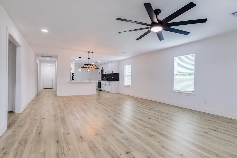 7067 Road 5913 #10 Cleveland, TX 77327