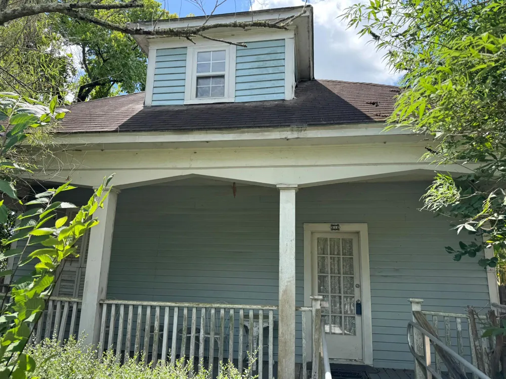 111 W Cleveland Street Alvin, TX 77511