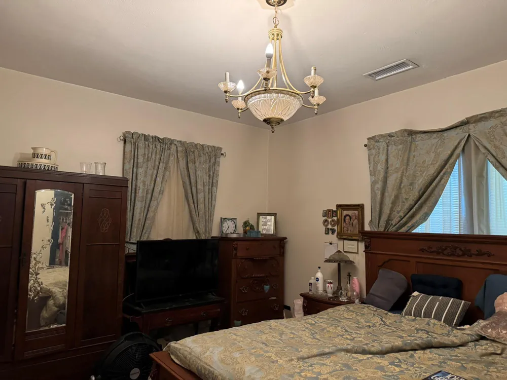 111 W Cleveland Street Alvin, TX 77511
