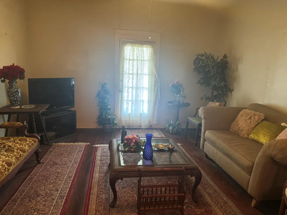 111 W Cleveland Street Alvin, TX 77511