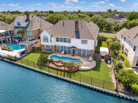 1907 Waterside Drive