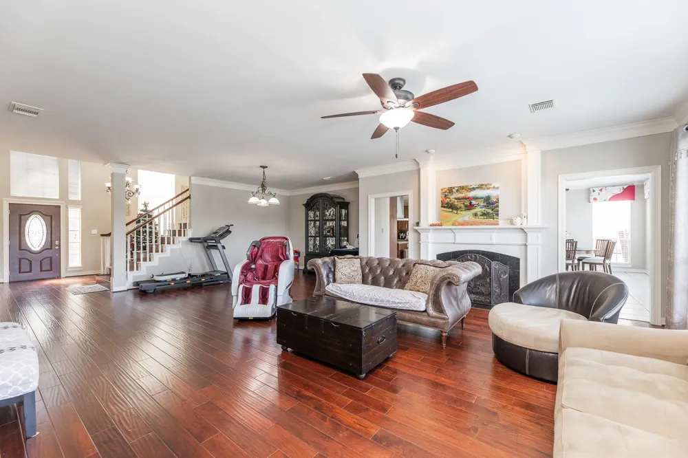 1907 Waterside Drive Missouri City, TX 77459