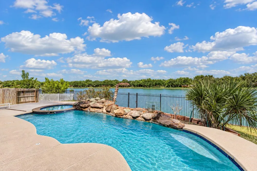 1907 Waterside Drive Missouri City, TX 77459