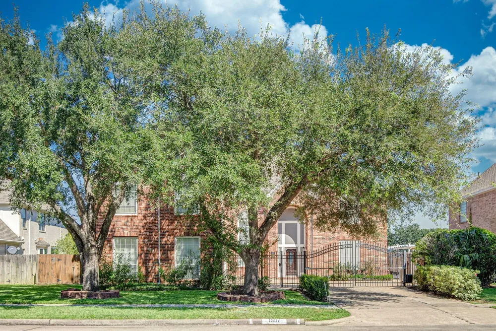 1907 Waterside Drive Missouri City, TX 77459