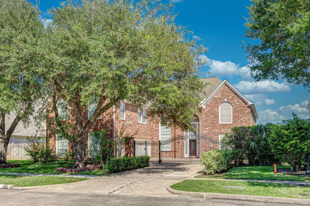 1907 Waterside Drive Missouri City, TX 77459