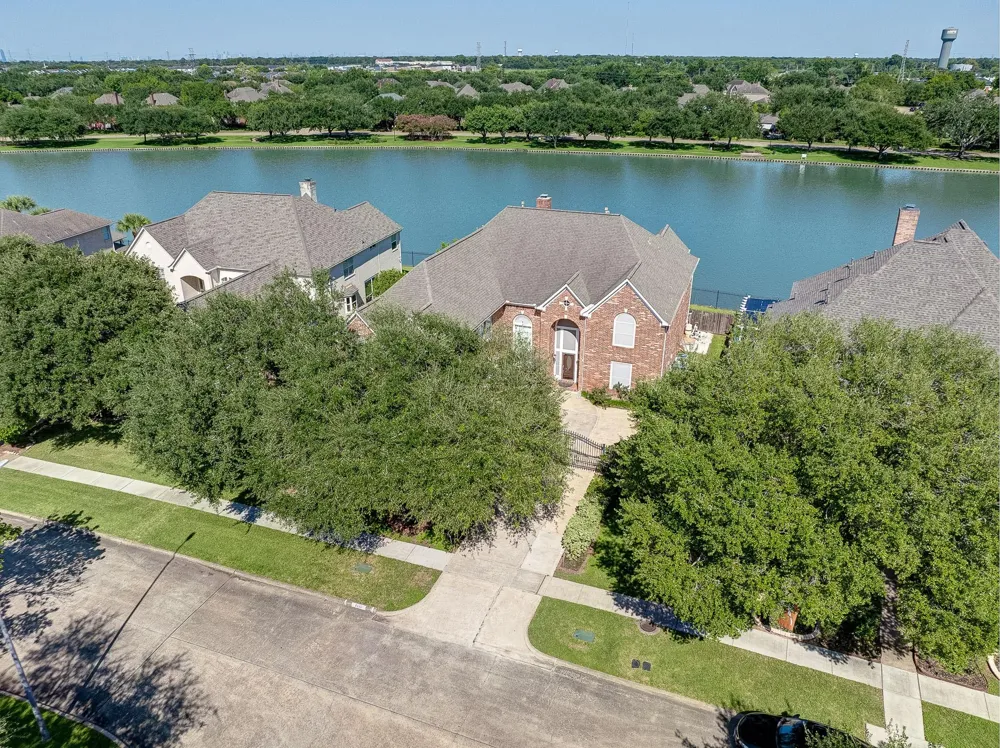 1907 Waterside Drive Missouri City, TX 77459
