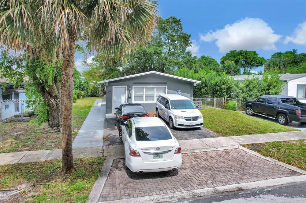 746 SW 4th St #2 Dania Beach, FL 33004