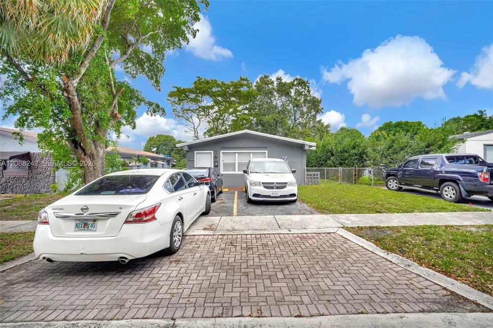 746 SW 4th St #2 Dania Beach, FL 33004