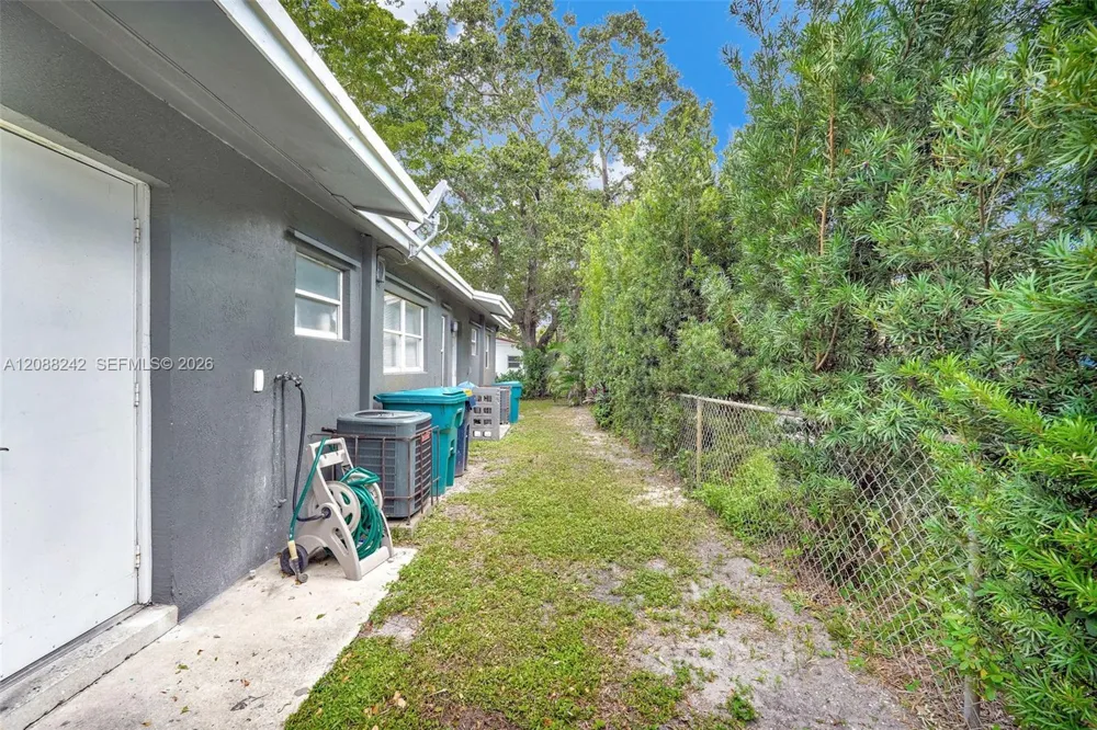 746 SW 4th St #2 Dania Beach, FL 33004