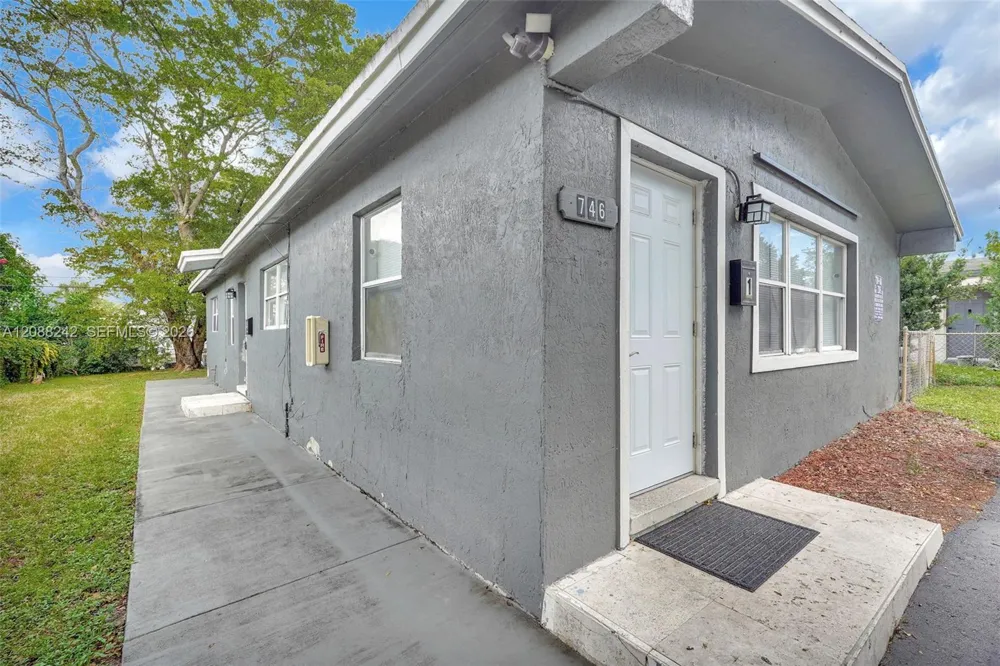 746 SW 4th St #2 Dania Beach, FL 33004