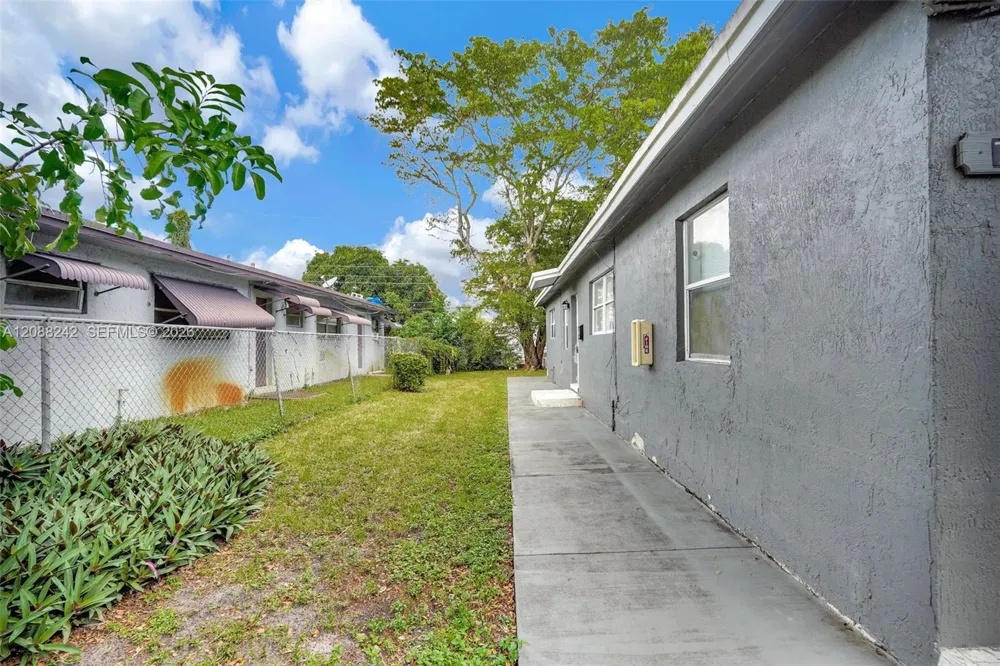 746 SW 4th St #2 Dania Beach, FL 33004
