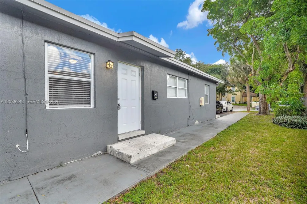 746 SW 4th St #2 Dania Beach, FL 33004
