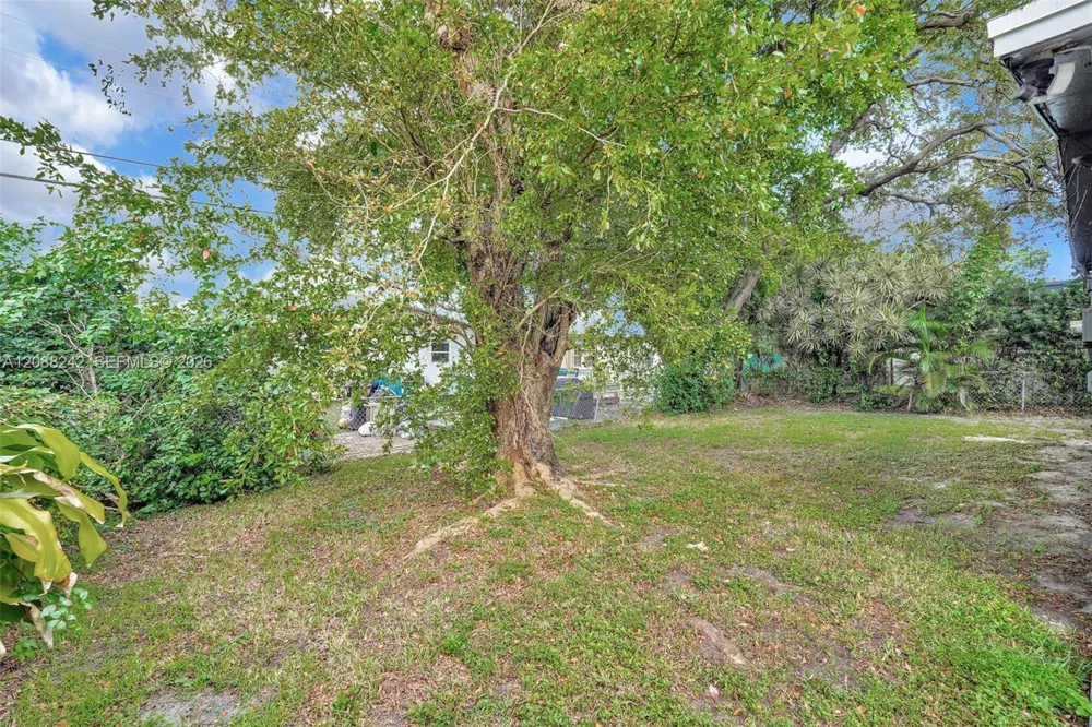 746 SW 4th St #2 Dania Beach, FL 33004