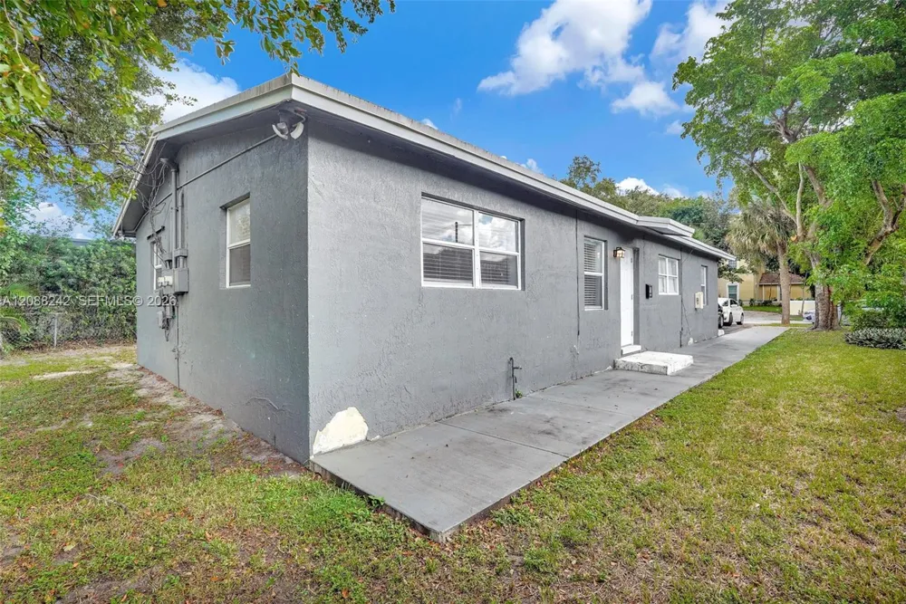 746 SW 4th St #2 Dania Beach, FL 33004