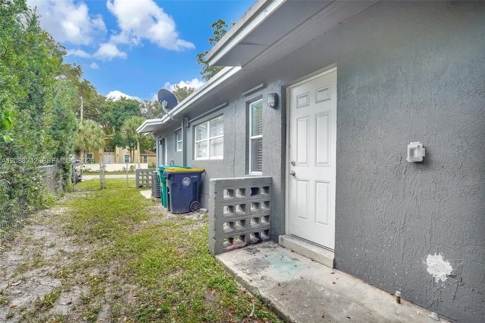 746 SW 4th St #2 Dania Beach, FL 33004