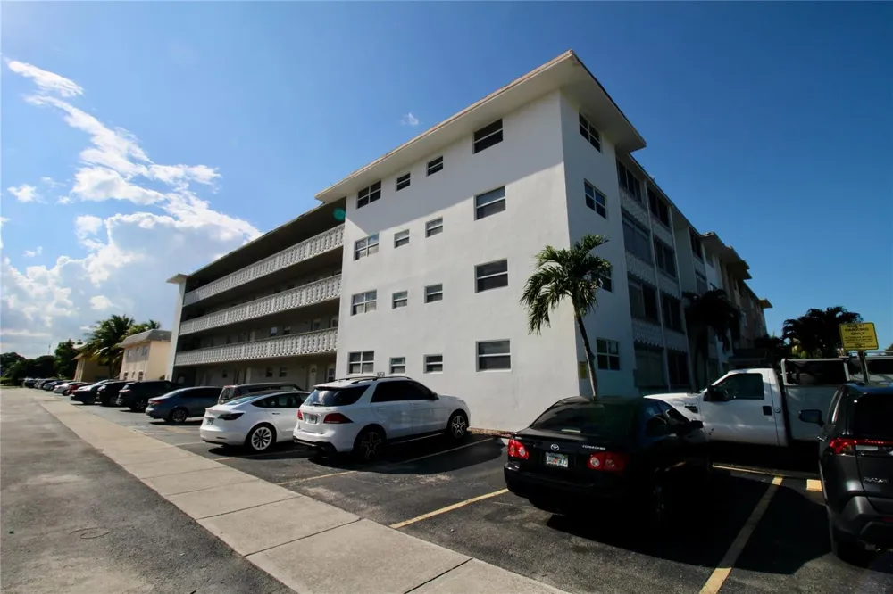 211 NE 8TH AVENUE #212 Hallandale Beach, FL 33009