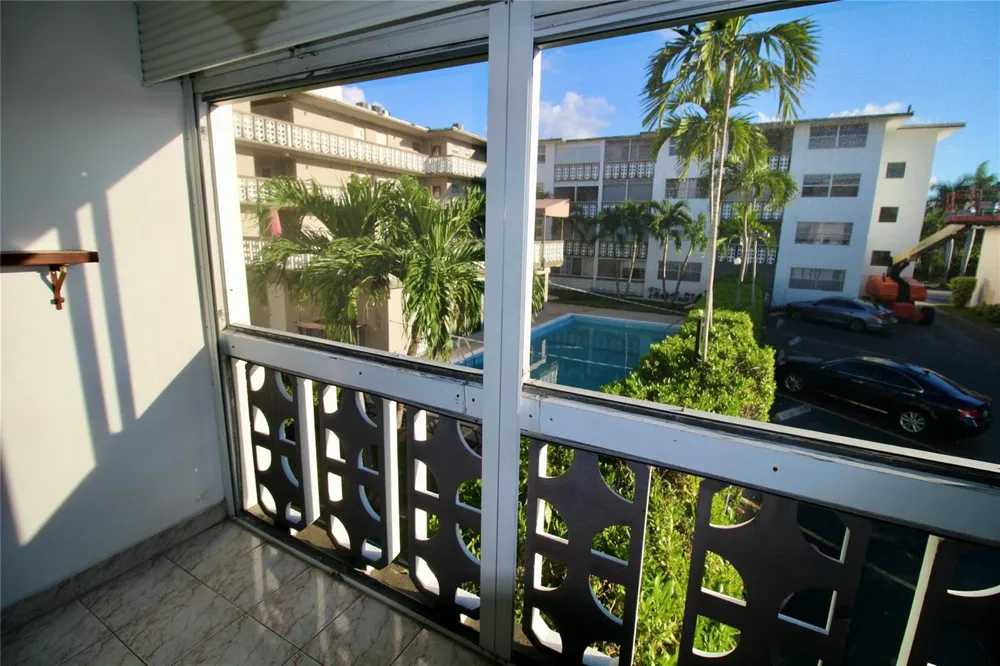 211 NE 8TH AVENUE #212 Hallandale Beach, FL 33009