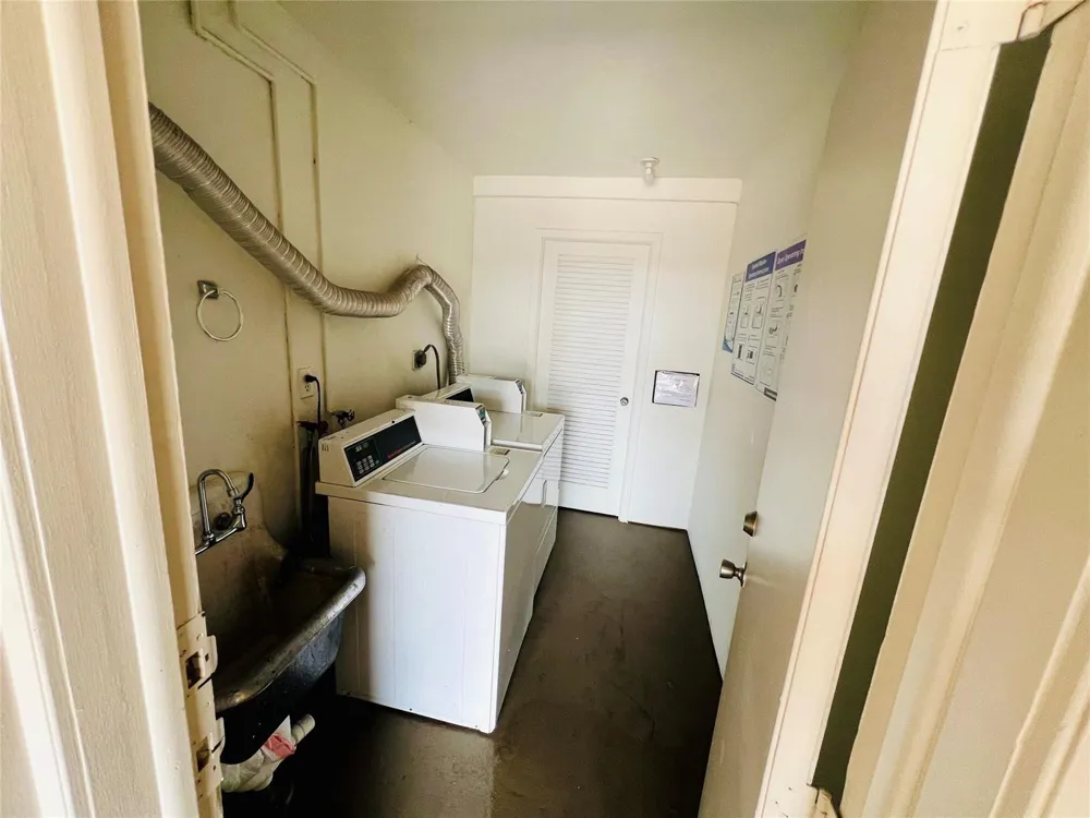 211 NE 8TH AVENUE #212 Hallandale Beach, FL 33009