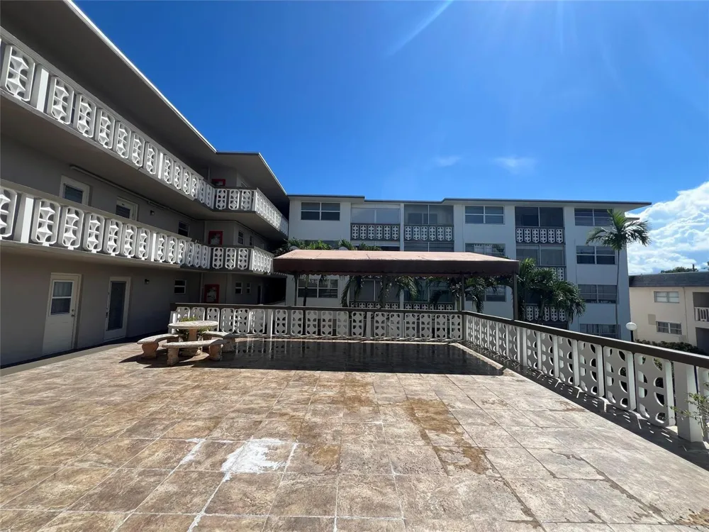 211 NE 8TH AVENUE #212 Hallandale Beach, FL 33009