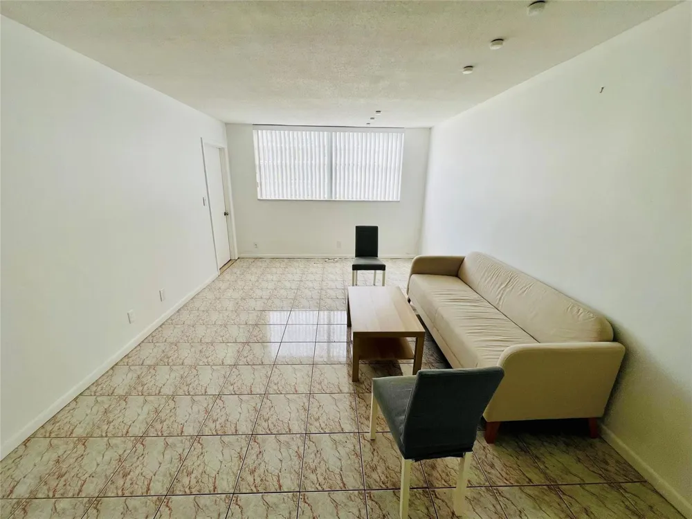 211 NE 8TH AVENUE #212 Hallandale Beach, FL 33009