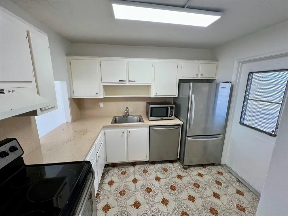 211 NE 8TH AVENUE #212 Hallandale Beach, FL 33009
