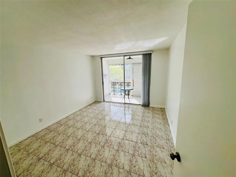 211 NE 8TH AVENUE #212 Hallandale Beach, FL 33009