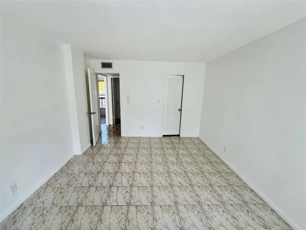211 NE 8TH AVENUE #212 Hallandale Beach, FL 33009