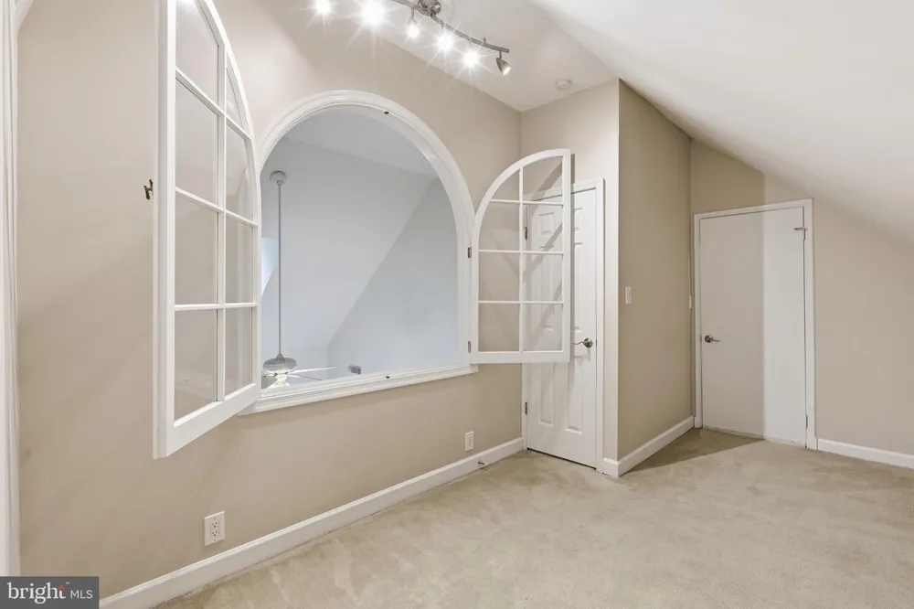 4656 34TH STREET S #B1 Arlington, VA 22206