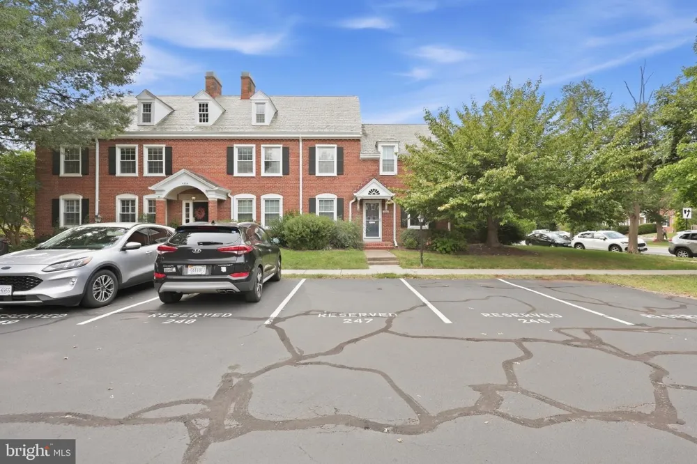 4656 34TH STREET S #B1 Arlington, VA 22206