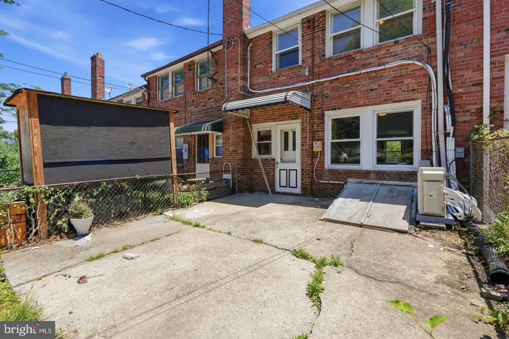 934 ARGONNE DRIVE Baltimore, MD 21218