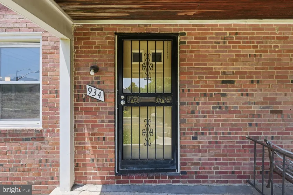 934 ARGONNE DRIVE Baltimore, MD 21218