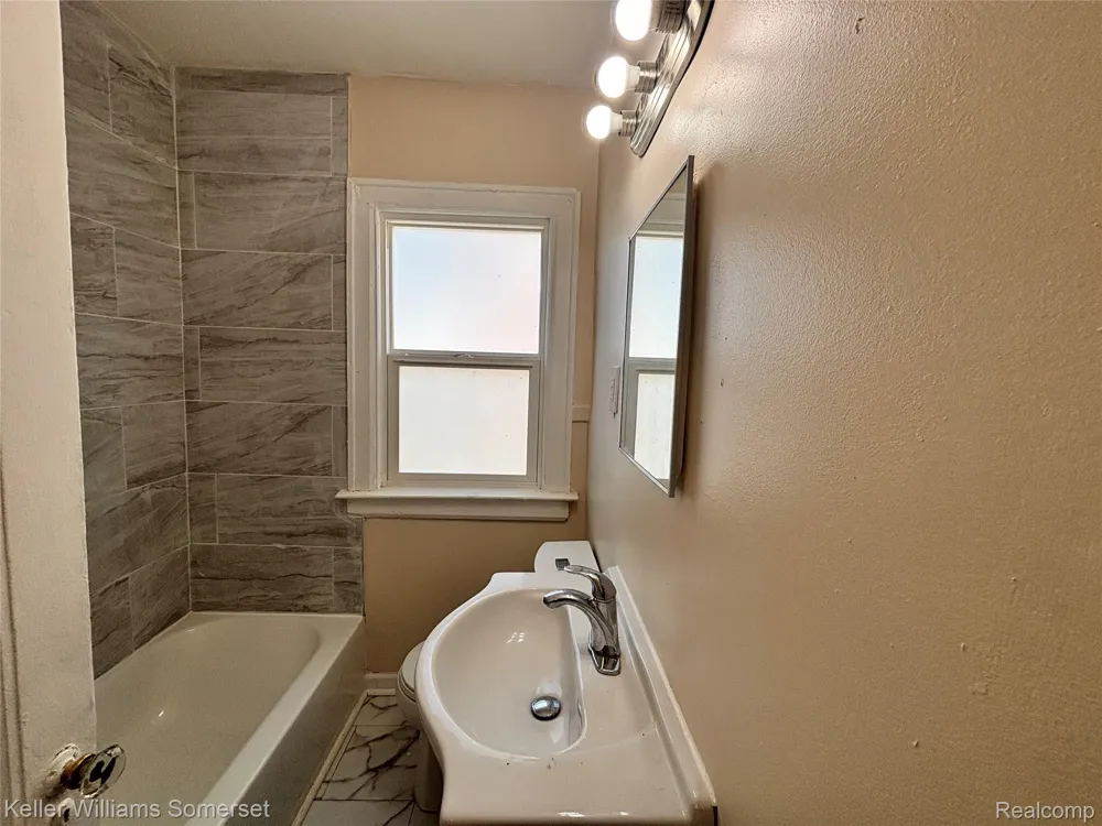 15803 Biltmore Street - Lower Unit Detroit City, MI 48227