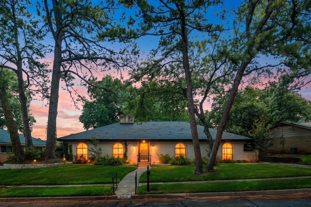 1805 Holm Oak Street Arlington, TX 76012