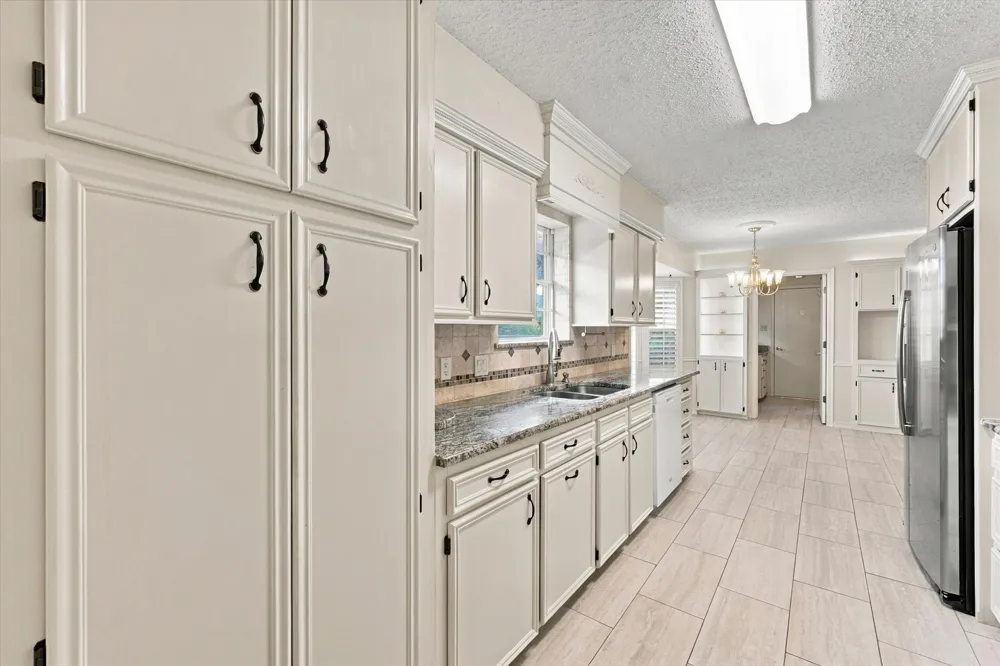 1805 Holm Oak Street Arlington, TX 76012