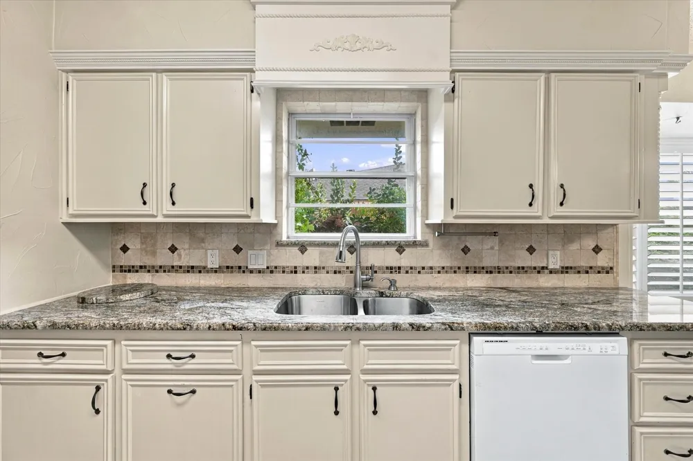1805 Holm Oak Street Arlington, TX 76012