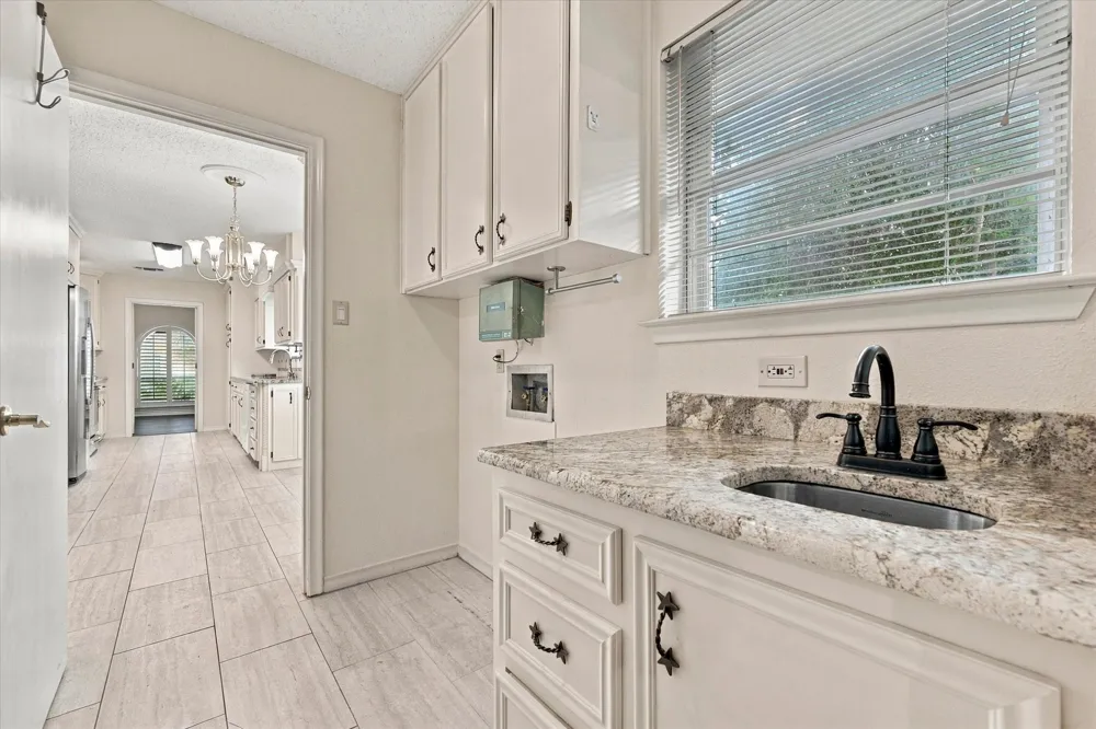 1805 Holm Oak Street Arlington, TX 76012