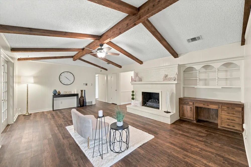 1805 Holm Oak Street Arlington, TX 76012