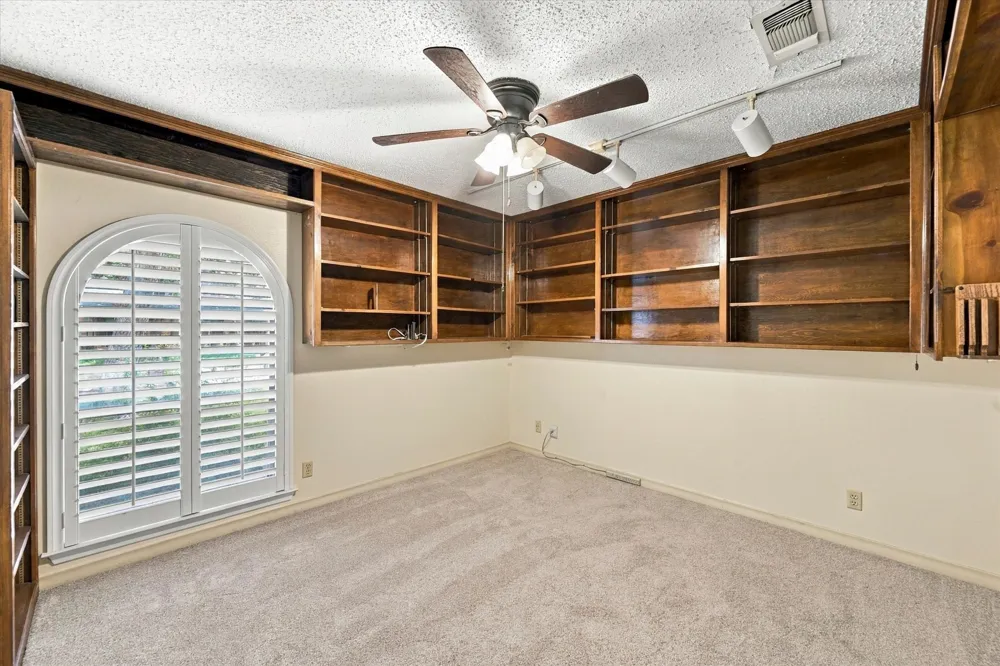 1805 Holm Oak Street Arlington, TX 76012