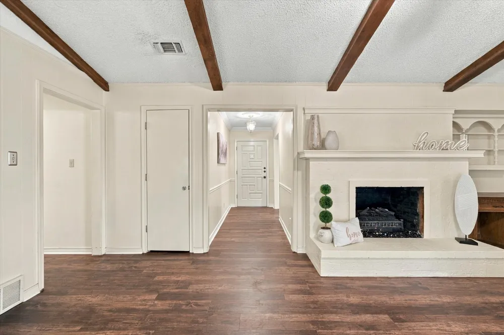 1805 Holm Oak Street Arlington, TX 76012