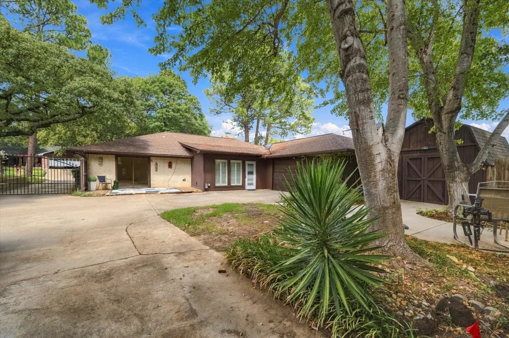 1805 Holm Oak Street Arlington, TX 76012