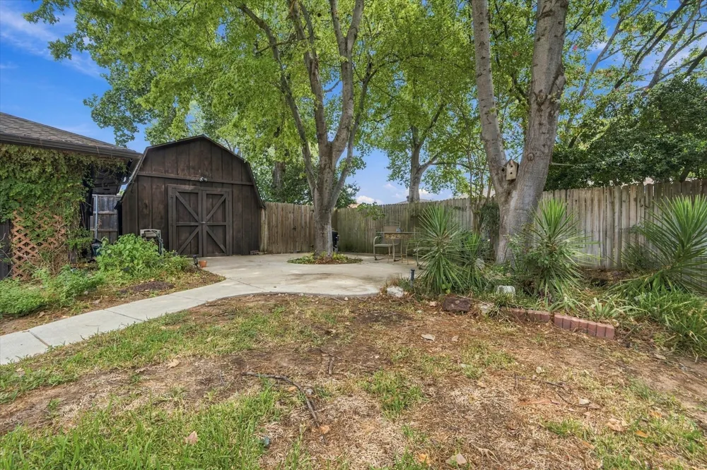 1805 Holm Oak Street Arlington, TX 76012