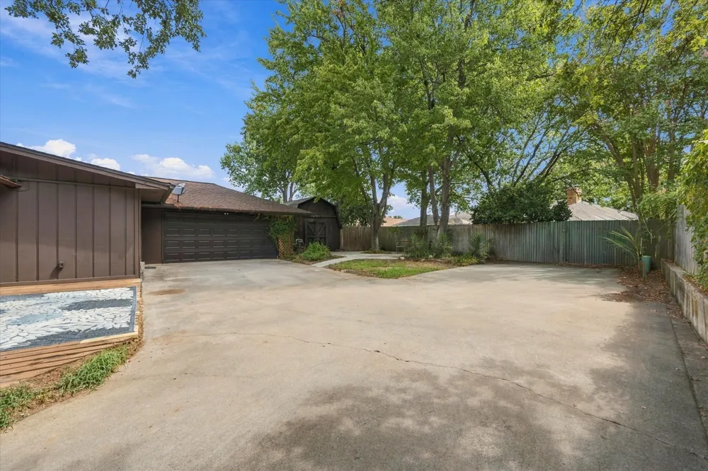 1805 Holm Oak Street Arlington, TX 76012