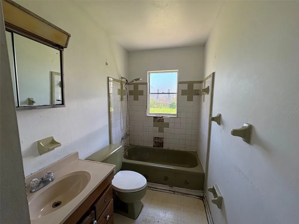 1114 CAREFREE COVE DRIVE Winter Haven, FL 33881