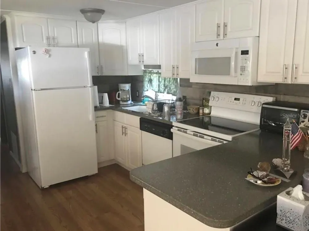 615 51ST AVENUE W Bradenton, FL 34207