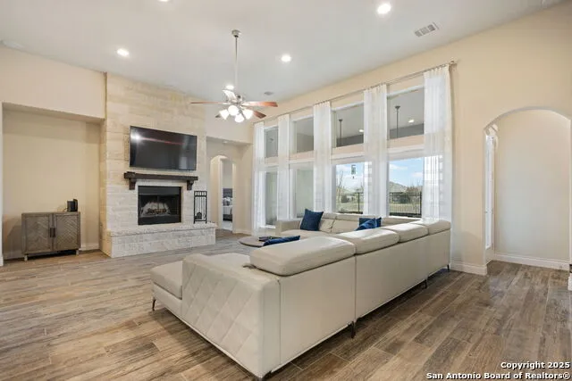 7938 CIBOLO VW Boerne, TX 78015