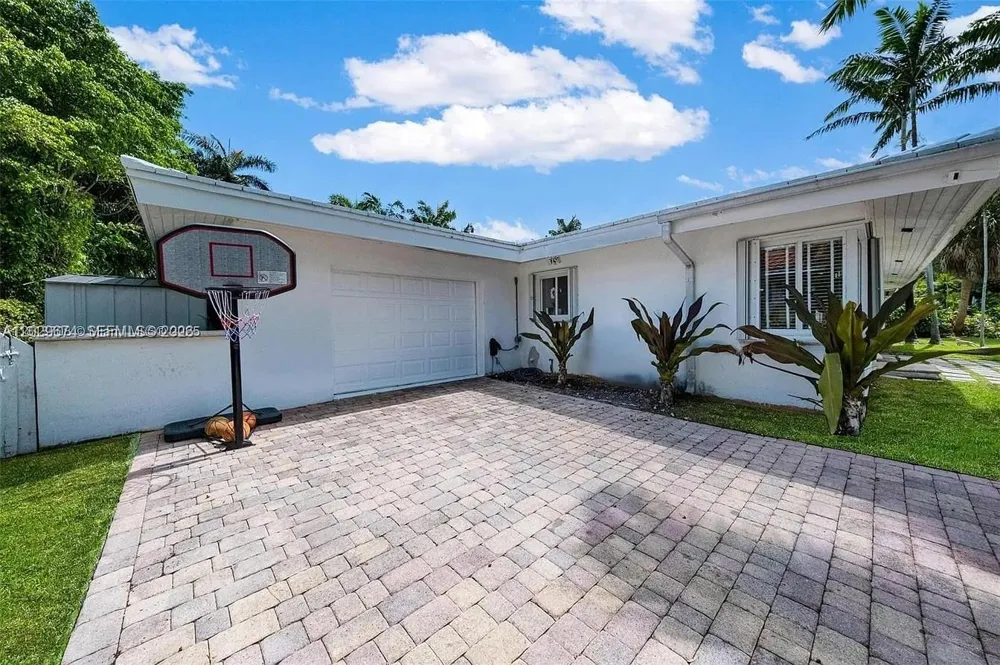 1255 NE 93rd St Miami Shores, FL 33138