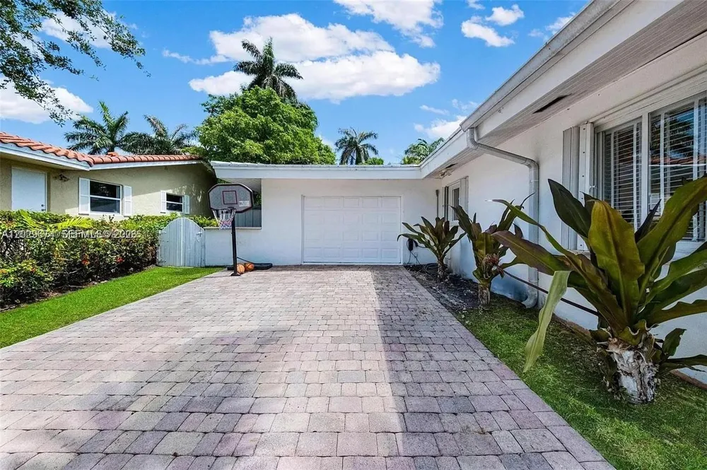 1255 NE 93rd St Miami Shores, FL 33138