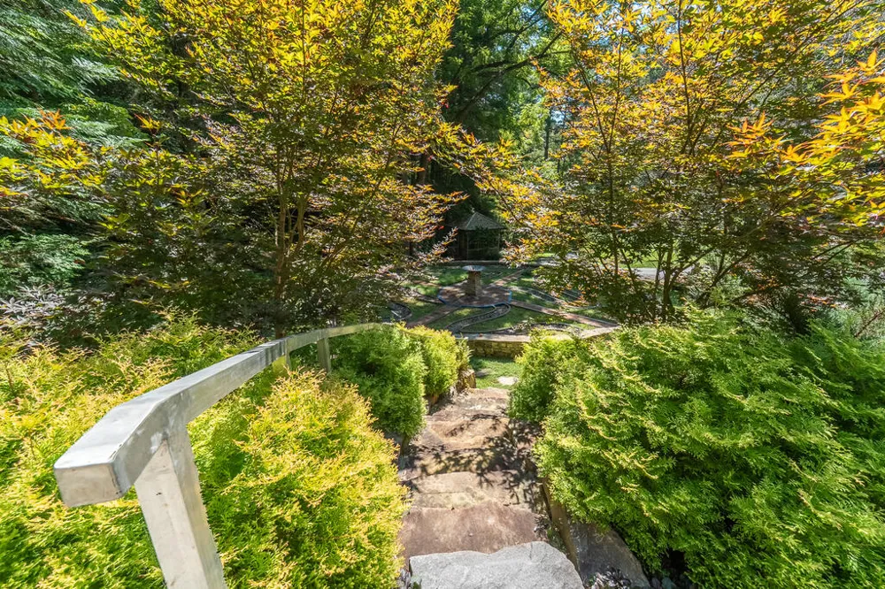 Iris Lane Whittier, NC 28789