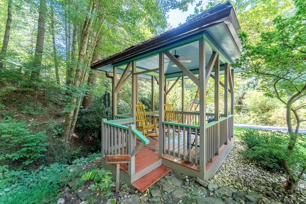 Iris Lane Whittier, NC 28789