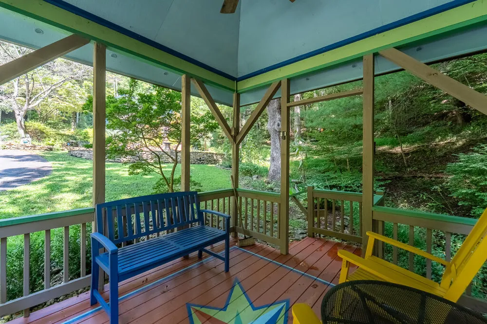 Iris Lane Whittier, NC 28789